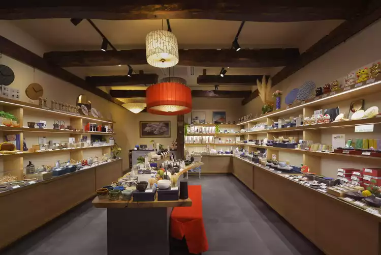 Nihon Miyabi Asakusa Main Store - ecbo cloak コインロッカーいらず